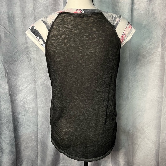 Derek Heart Dark Gray Floral Semi-Sheer Burnout Cap Sleeve Tee - Small - Picture 5 of 9